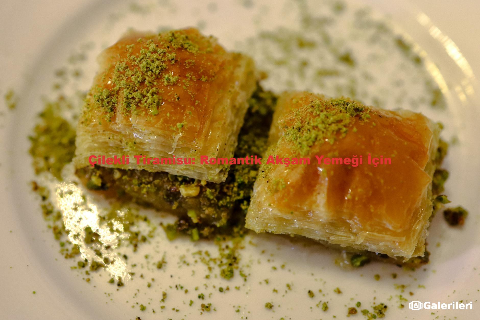 Çilekli Tiramisu: Romantik Akşam Yemeği İçin